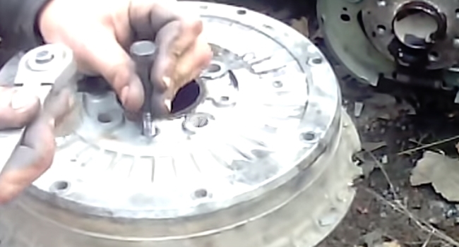 Как снять тормозной барабан на ВАЗ 2110