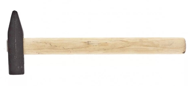 молоток с деревянной ручкой